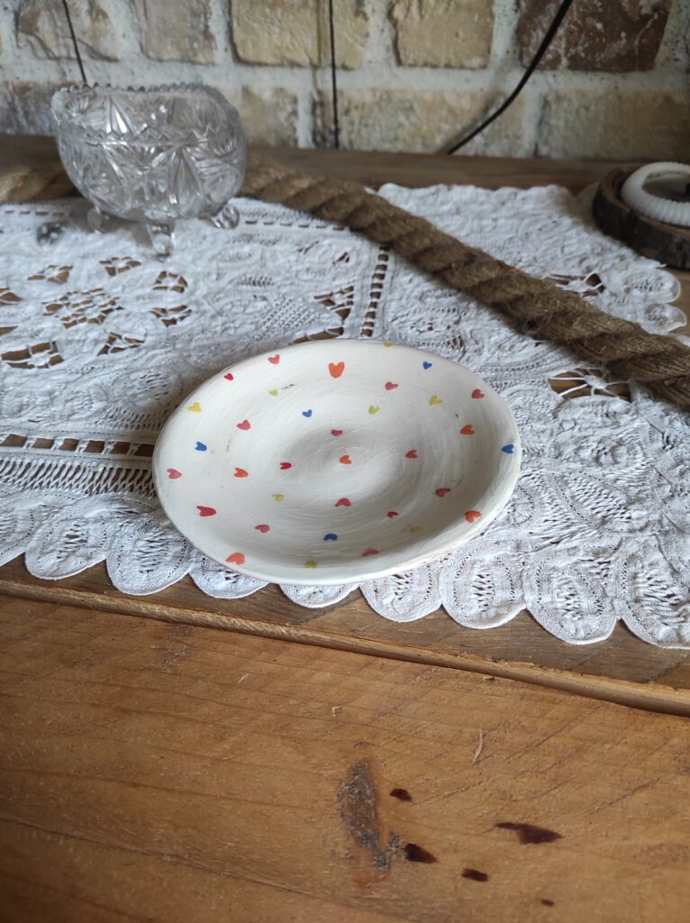 la maison de nous poterie, pot en terre cuite, céramique, argile, émail, carreau de ciment croix du Languedoc ancien céramique terre cuire pot en colombin, bol, ramequin, décoration aménagement