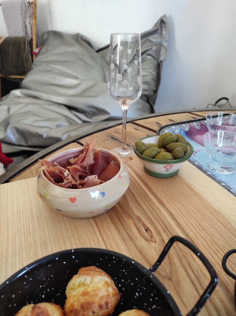 la maison de nous poterie, terre cuite, céramique, argile, émail, terre cuire, bol, ramequin, décoration aménagement, apéritif