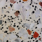 La maison de nous, aménagement intérieur, terrazzo, gravier de marbre, plan de travail cuisine, béton décoratif