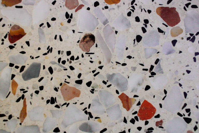 La maison de nous, aménagement intérieur, terrazzo, gravier de marbre, plan de travail cuisine