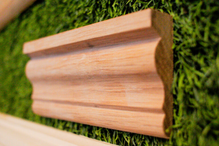 la maison de nous, décoration intérieure, moulure, cimaise, chambranle, plinthe, sabot, soubassement, sur mesures, bois, menuiserie, ébénisterie