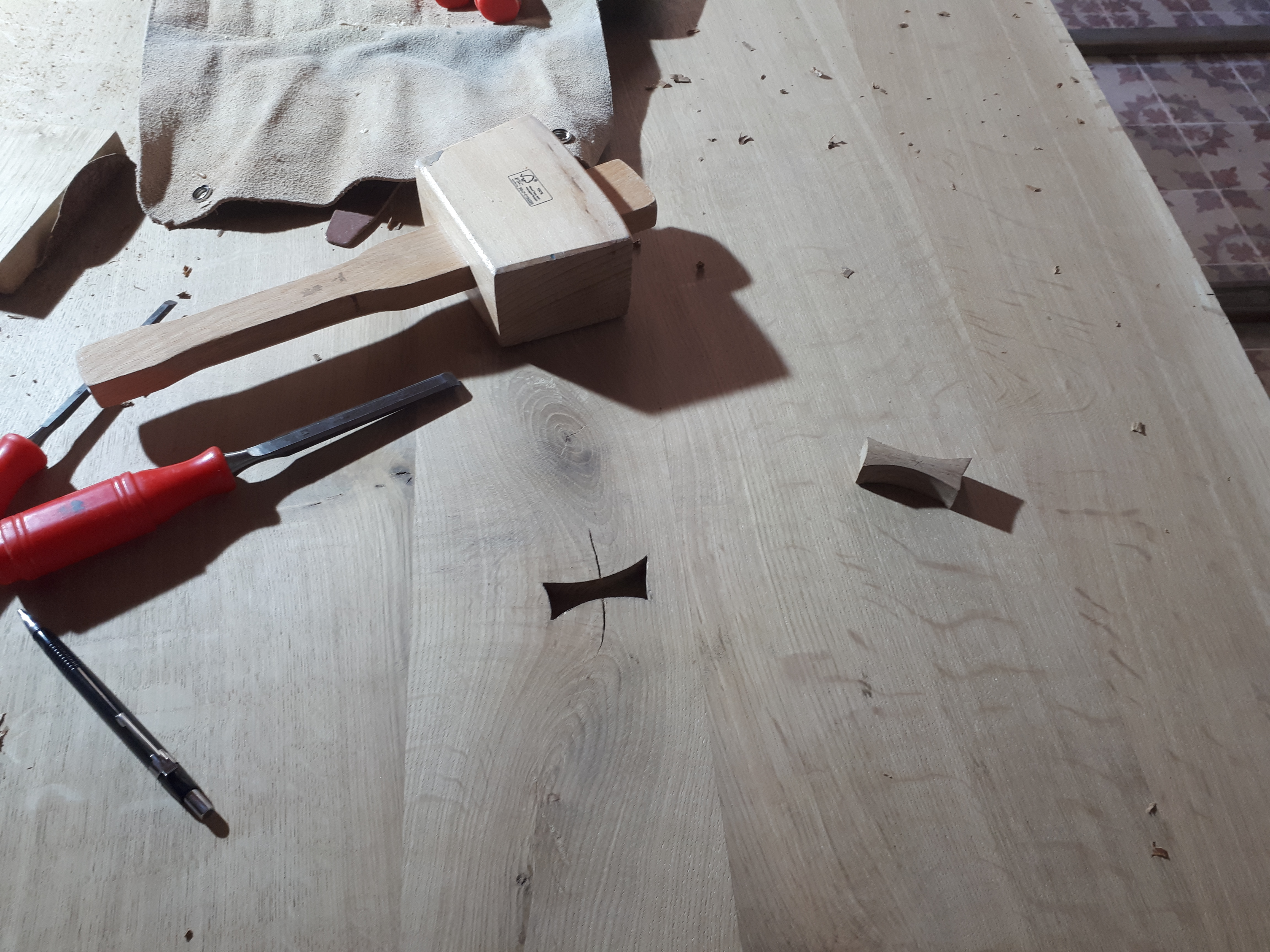 Ebénisterie menuiserie bois, la maison de nous, table en chêne