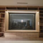 la maison de nous, agencement intérieur, meuble sur mesures, bibliothèque chêne Halifax naturel, meuble autours d'une fenêtre, menuiserie